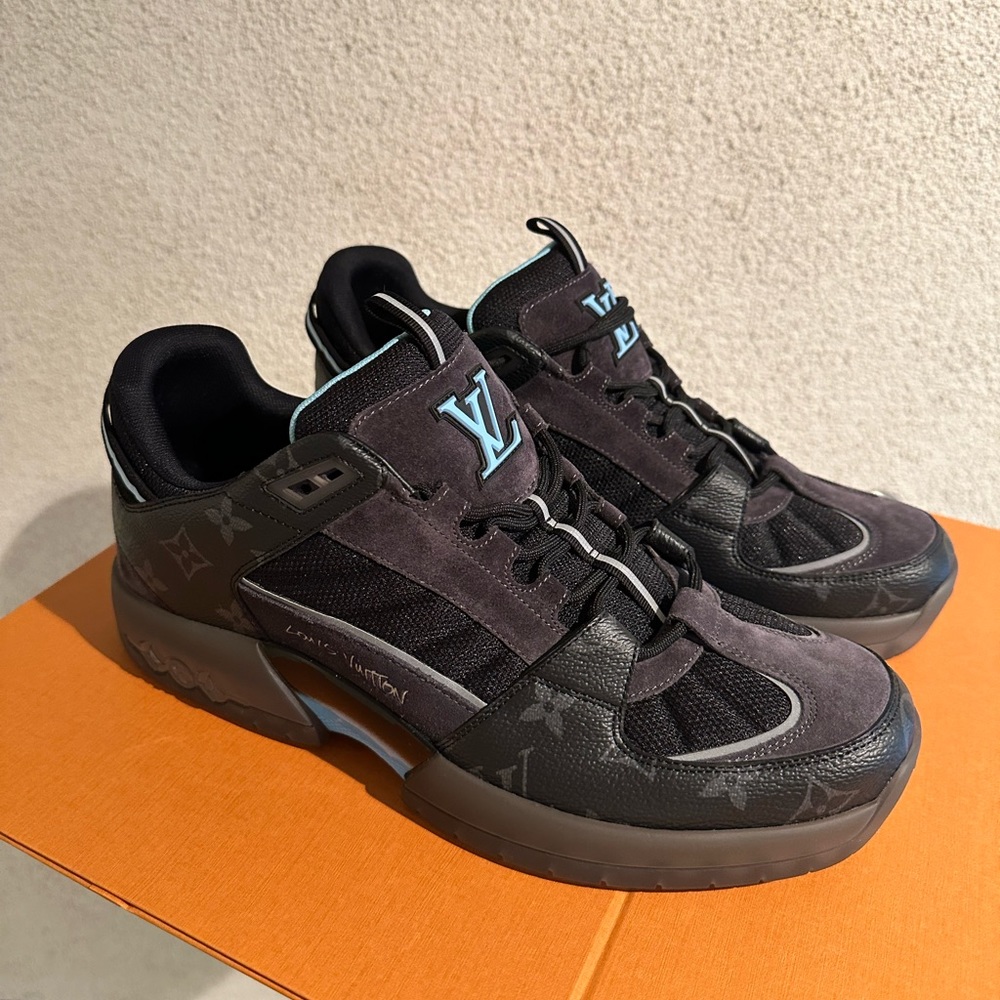 Mens Louis Vuitton a view sneaker sz9 NWT